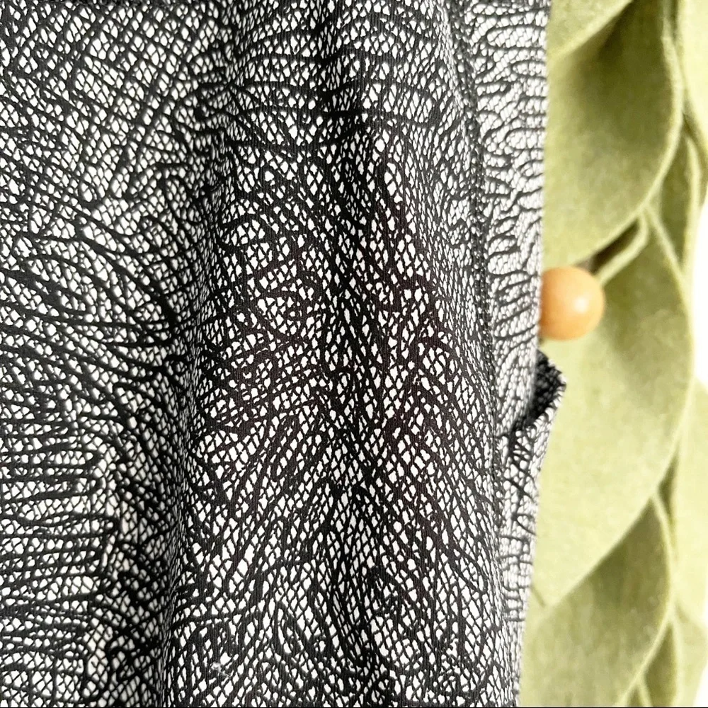 Lululemon Pace Rival Line Up Black and White Pants
